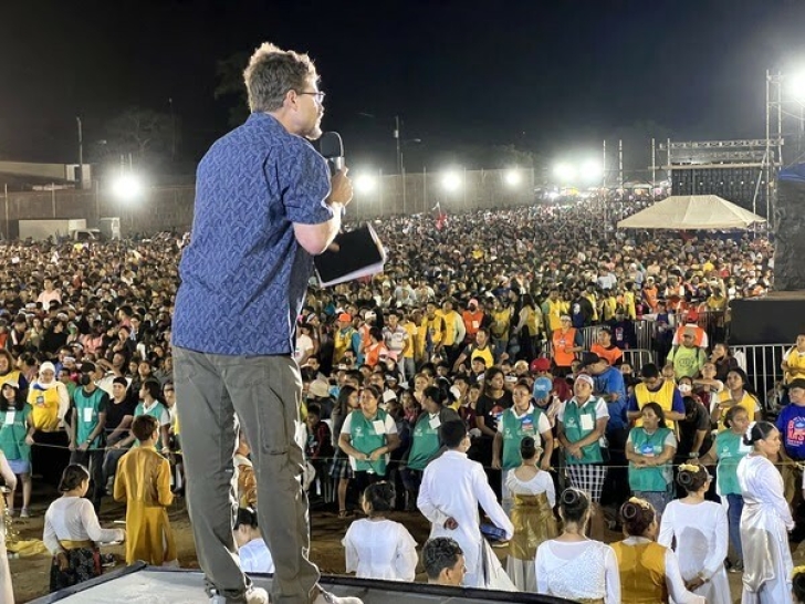 Jon Britton Hancock of Mountain Gateway at evangelistic event in Nicaragua in 2023.