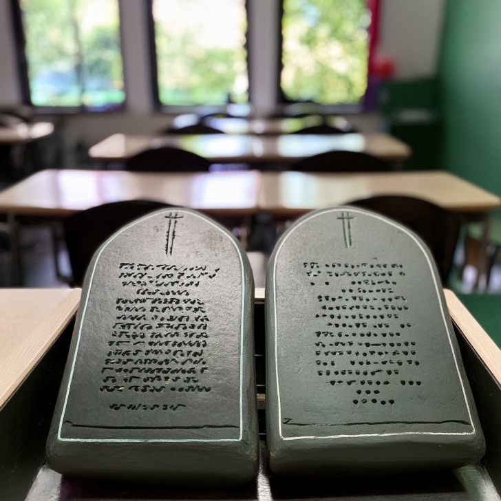 Ten commandments in classroom, AI generated image.