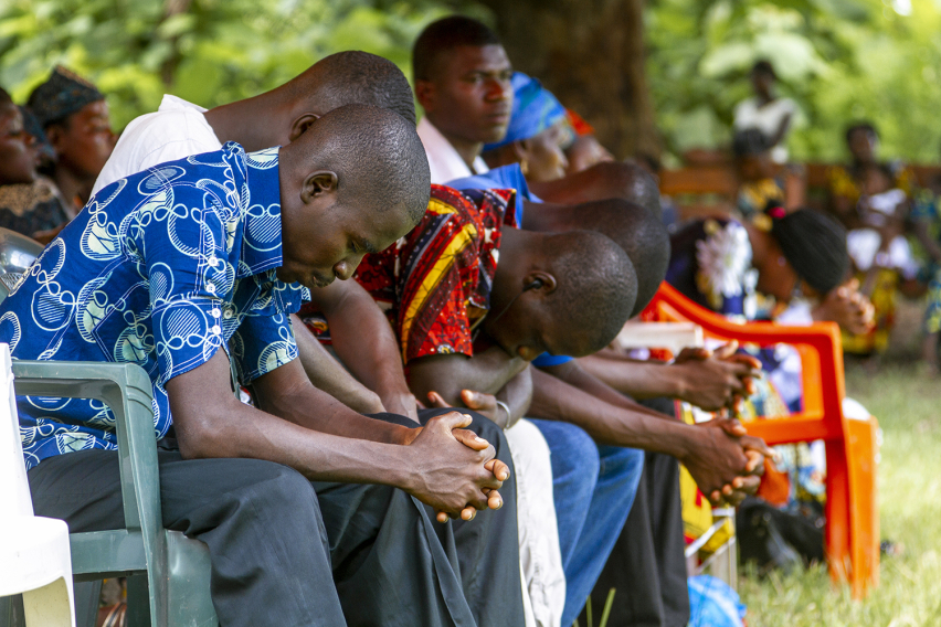 Believers pray in Brobo, Côte d’Ivoire, during the Baptist church’s day of celebration of Pentecost