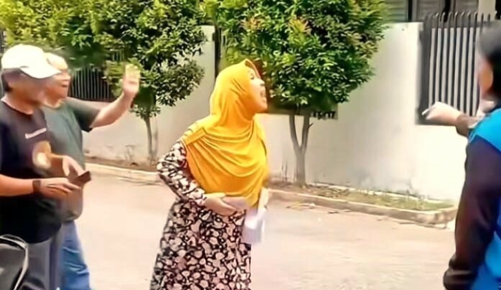 Civil servant Masriwati shouts at Christians worshipping at home in Bekasi, Indonesia on Sept. 22, 2024.