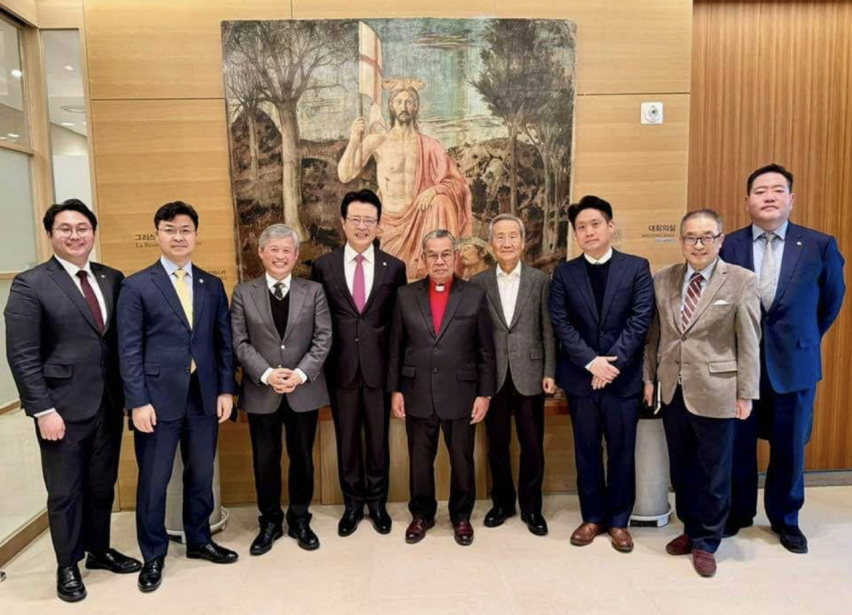 Rev. Oh (fourth from the left), Bp Tendero (middle) and others take a commemorative photo after discussing the WEA General Assembly plans at SaRang Church on March 30, 2024.