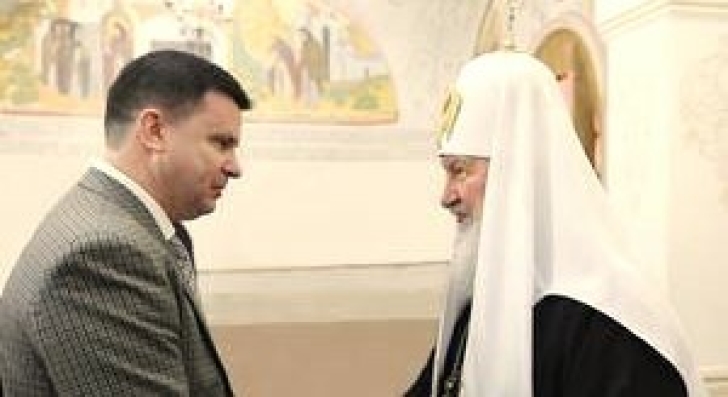 Russian Evangelical Alliance head Vitaly Vlasenko meeting with Kirill I, Patriarch of Moscow and All Russia.