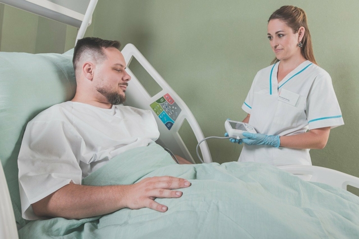 Canadians fail to agree on whether doctors should raise the possibility of assisted dying with patients, 40% affirm medics must not mention MAiD but 43% say yes