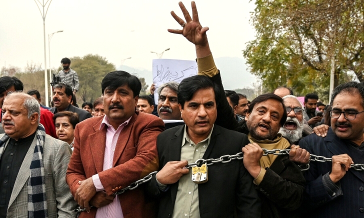 Journalists protest in Islamabad, Pakistan on Jan. 28, 2025 against legislation regulating social media.