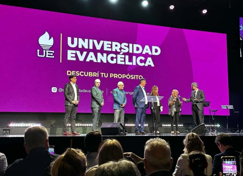 Presentation of the academic secretary and course directors by Sebastián Carnival.