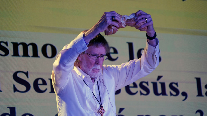 Dr Bill Taylor led the Lords Supper during the closing ceremony of COMIBAM 2025 on April 25, 2025