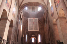 Mainz Cathedral displays “largest Bible page in the world” to honor 625th birth anniversary of printer and inventor Johannes Gutenberg
