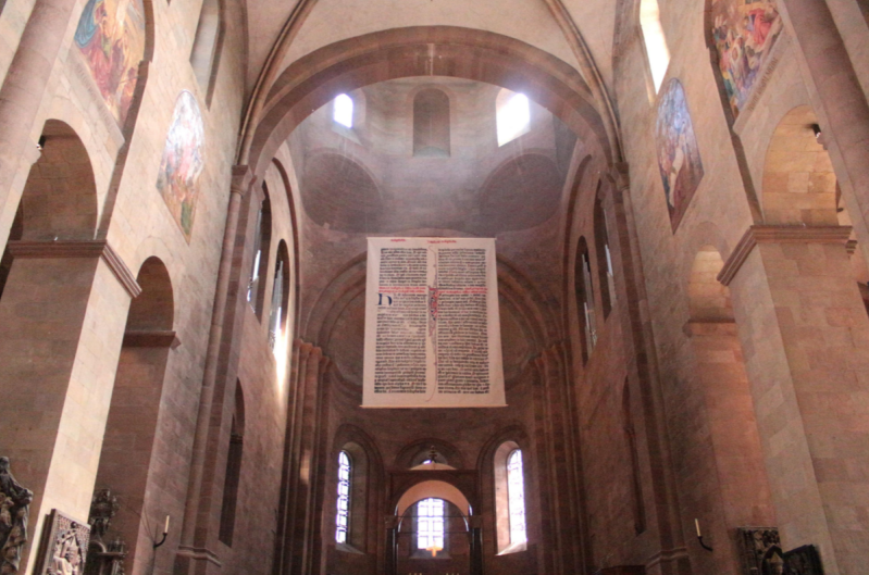 Mainz Cathedral displays “largest Bible page in the world” to honor 625th birth anniversary of printer and inventor Johannes Gutenberg