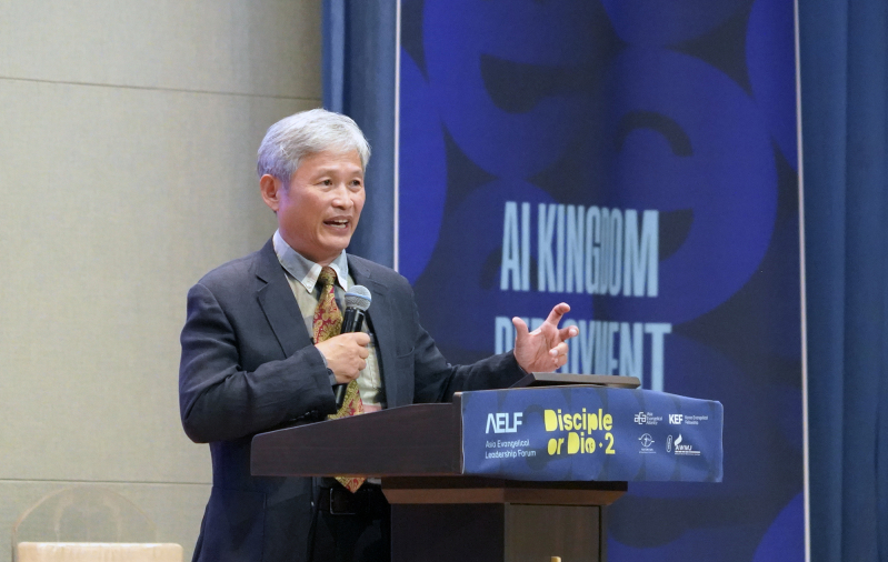 Rev. Barnabas Moon, Mission Commission Director of the Asia Evangelical Alliance, offers greetings on behalf of the Korea Evangelical Fellowship during the opening session of the Asia Evangelical Leadership Forum in Seoul.