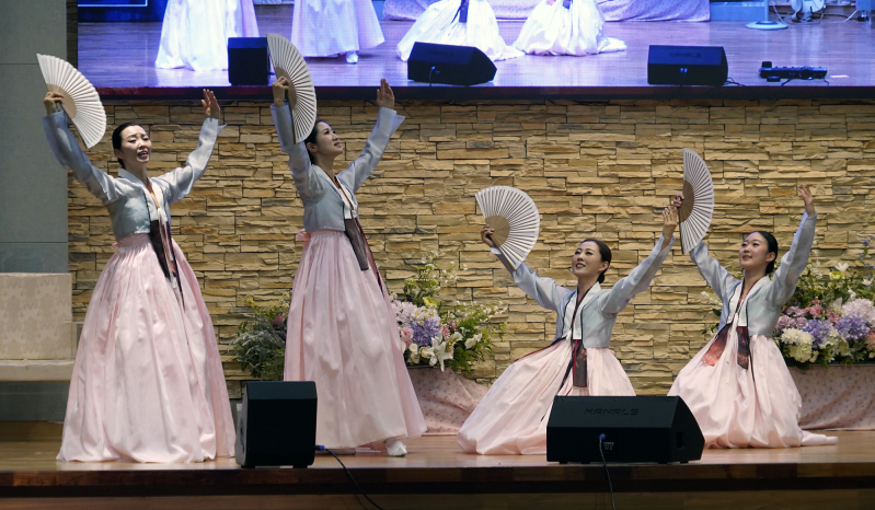 A Korean performing arts group presents a worship performance with traditional dance and drumming during the opening ceremony of the Asia Evangelical Leadership Forum in Seoul.