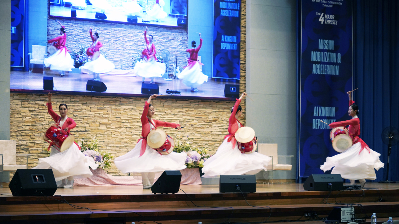 A Korean performing arts group presents a worship performance with traditional dance and drumming during the opening ceremony of the Asia Evangelical Leadership Forum in Seoul 3