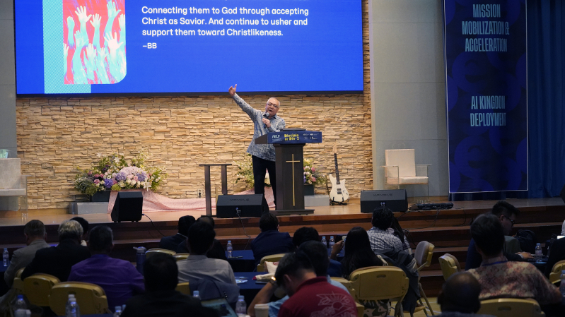 Dr. Bambang Budijanto, General Secretary of the Asia Evangelical Alliance, delivers a keynote address at the Asia Evangelical Leadership Forum in Seoul, calling leaders to refocus on disciple-making as the Church’s primary mission.