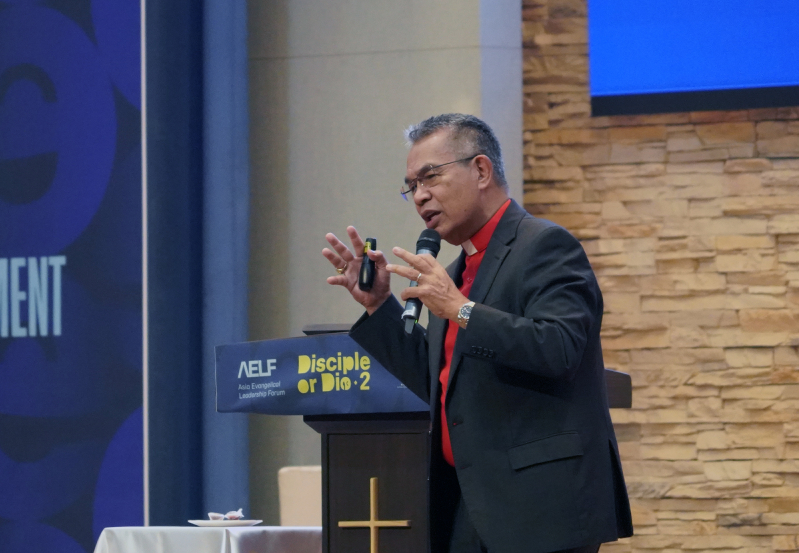 Bishop Efraim Tendero, Executive Director of the Galilean Movement, delivers the closing address at the Asia Evangelical Leadership Forum in Seoul, urging churches to return to disciple-making as the Church’s primary mission strategy.