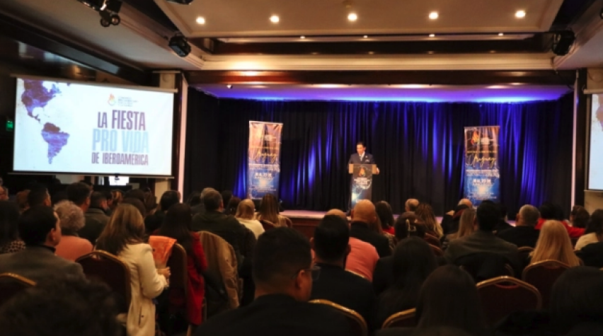 Aaron Lara addresses the participants of the Ibero-American Congress for Life and Family, which is held from June 18 to 21 in Montevideo, Uruguay.