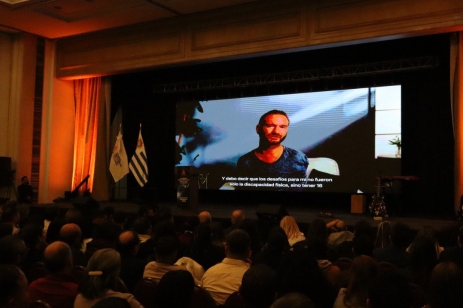 Nick Vujicic delivered a recorded message to the Ibero-American Congress for Life and Family in Montevideo, sharing his life story, denouncing cancel culture for undermining Christian values, and urging attendees to defend life, family, and freedom in Lat