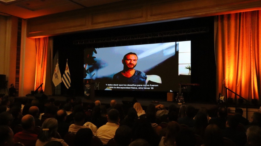 Nick Vujicic delivered a recorded message to the Ibero-American Congress for Life and Family in Montevideo, sharing his life story, denouncing cancel culture for undermining Christian values, and urging attendees to defend life, family, and freedom in Lat