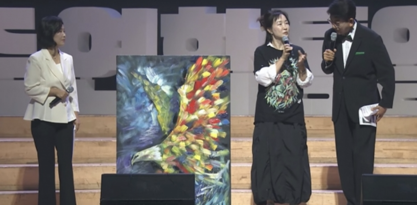 Artist Janet Hyun explains her painting of an eagle carrying a key, symbolizing the recovery of God’s mission for reunification and the call to soar with purpose.