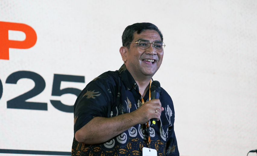 Anton Tarigan, chair of Arise Indonesia, welcomes participants to Indonesia.