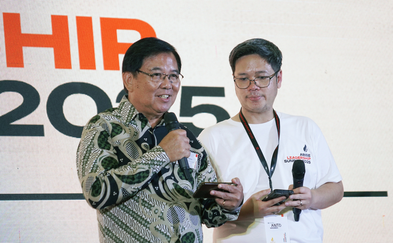 Rev. Tommy Lengkong, representing the Indonesia Evangelical Fellowship (PGLII), delivers welcoming remarks during the opening ceremony of the Arise Leadership Summit 2025 in Indonesia.