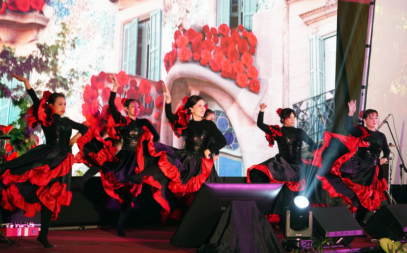Dance performance at Arise Leadership Summit