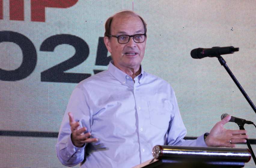 Dr. Paul Borthwick delivers the closing devotional at the Arise Leadership Summit 2025 in Indonesia, urging participants to live as “sent influencers” grounded in Scripture and committed to the global mission of the Church.