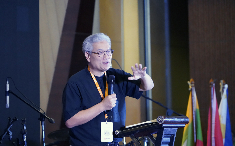 Rev. Dr. David Ro offers closing remarks at the Arise Leadership Summit 2025, urging leaders to trust God and walk forward together into the mission ahead.