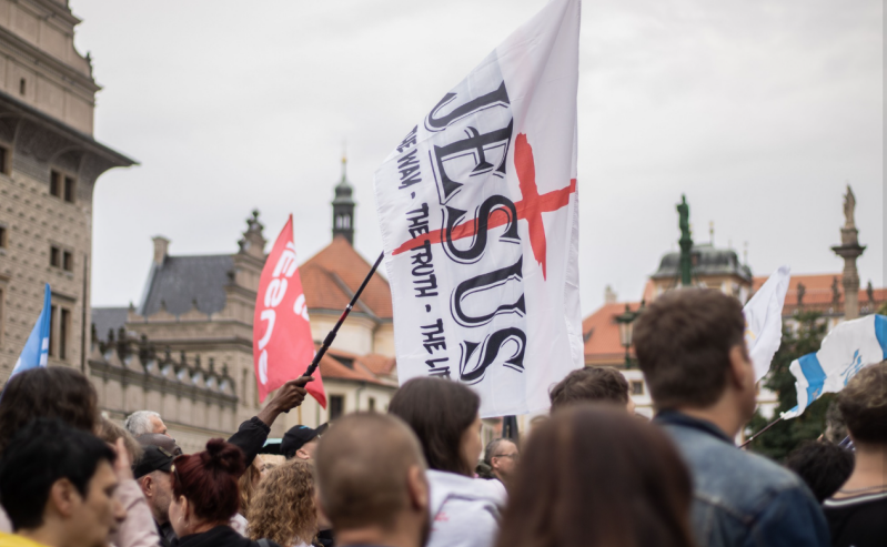 Hundreds support “March for Jesus” in Prague with British evangelist Daniel Chand preaching the gospel