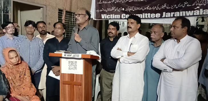 Victims Committee Jaranwala Convener Robin Daniel announcing end of 17-day sit-in on Sept. 2, 2025.