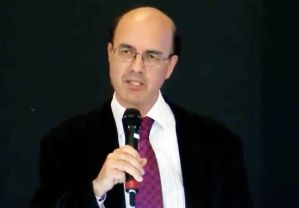 Dr. Xesús Manuel Suárez, general secretary of the Spanish Evangelical Alliance, speaks at the Congreso Iberoamericano por la Vida y la Familia.