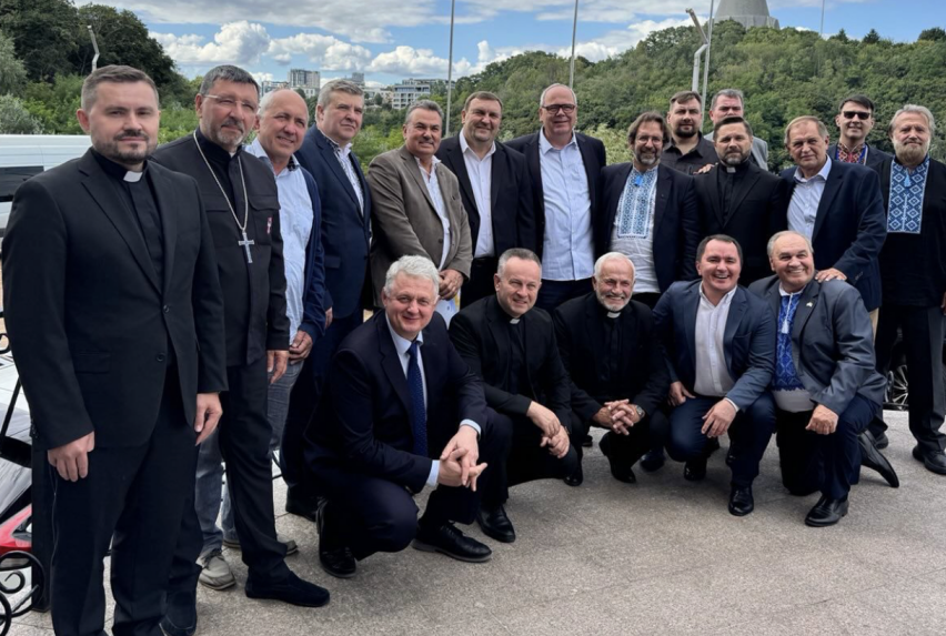 Leaders of the European Evangelical Alliance stand with representatives of the Council of Evangelical Protestant Churches of Ukraine during a visit to Ukraine in 2025, highlighting growing ties ahead of the alliance’s unanimous membership vote.