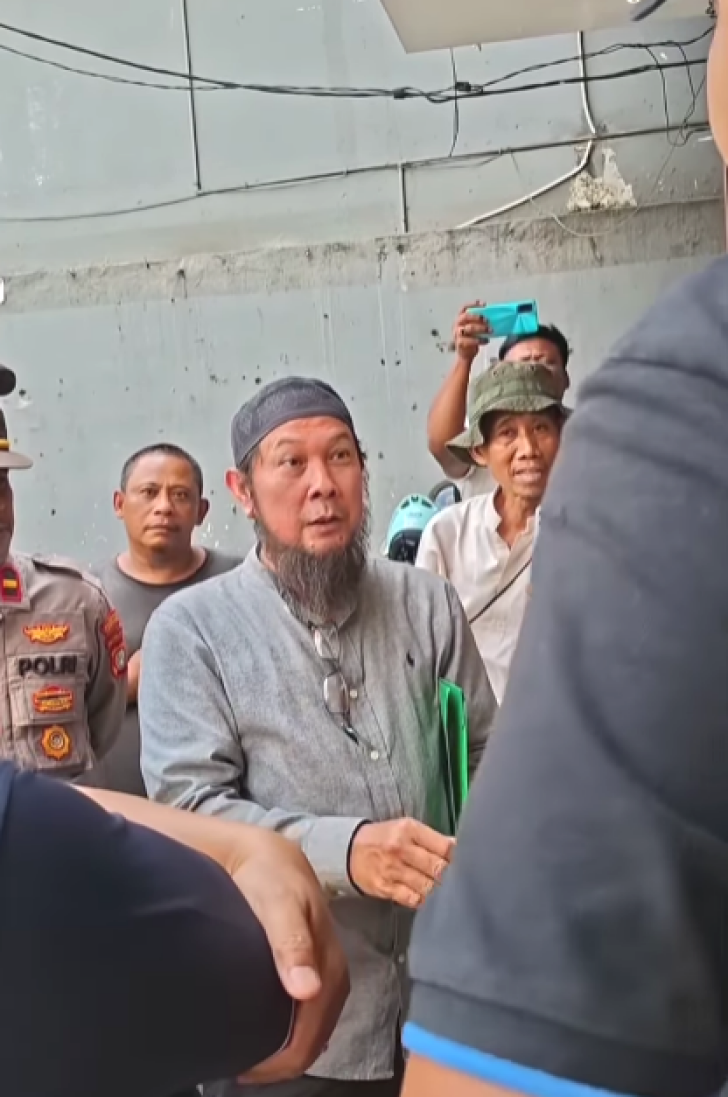 Muslims protest at site of church in commercial complex in Gerendeng Pulo village, Tangerang, Indonesia.