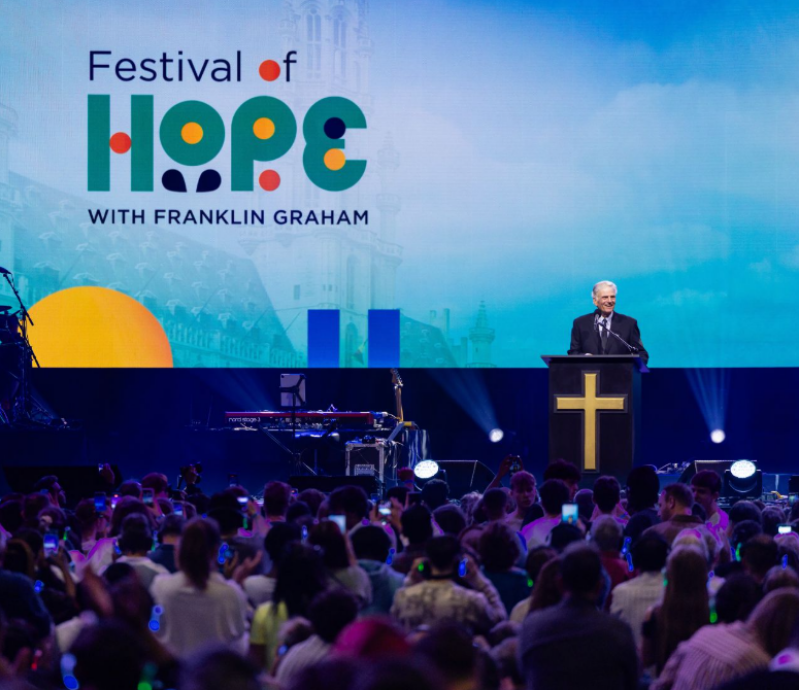 Thousands attend Brussels evangelism event with Franklin Graham