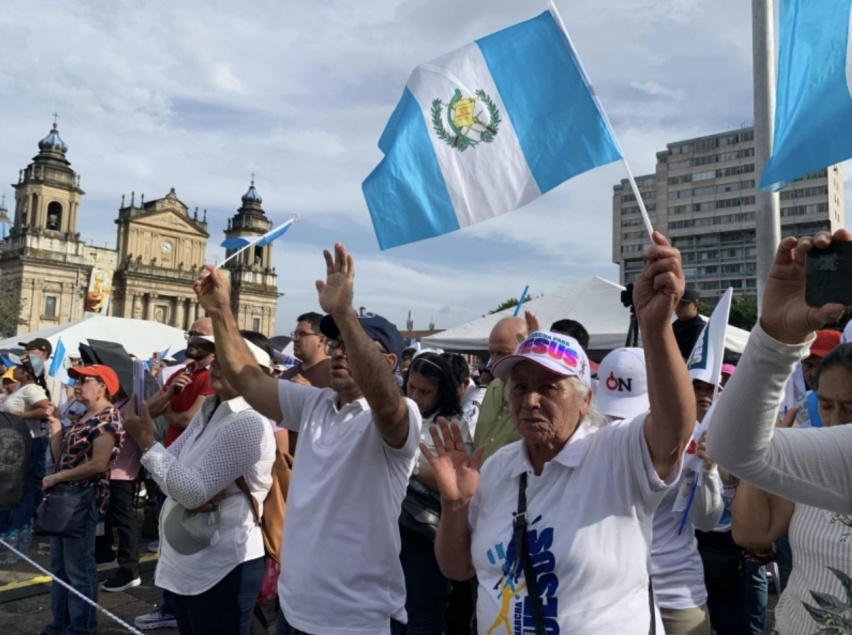 The march began at Constitution Square, where a column of participants set out from Guatemala City Hall.