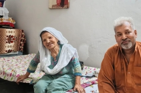 Zafar Bhatti with wife Nawab Bibi after his release from prison.