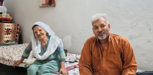 Zafar Bhatti with wife Nawab Bibi after his release from prison.