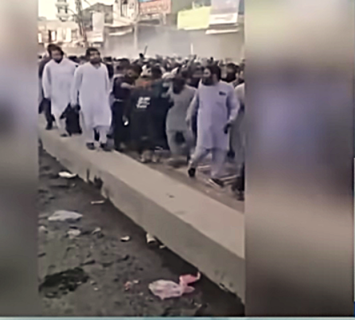 Tehreek-e-Labbaik Pakistan (TLP) members on Oct. 13, 2025 march in protest of Israeli-Hamas ceasefire.