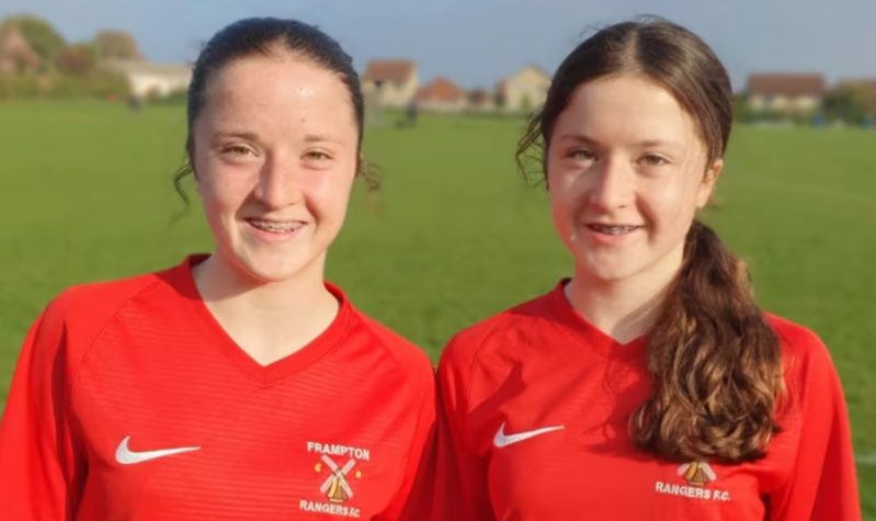 Twin footballers score for Tearfund