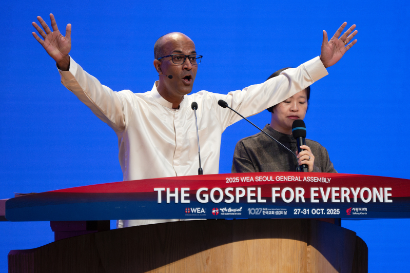 Asiri Fernando of Youth for Christ Sri Lanka delivers a devotional on repentance, peace, and sacrificial love during the morning session of the second day of the World Evangelical Alliance General Assembly in Seoul, Korea, on Oct. 28, 2025.