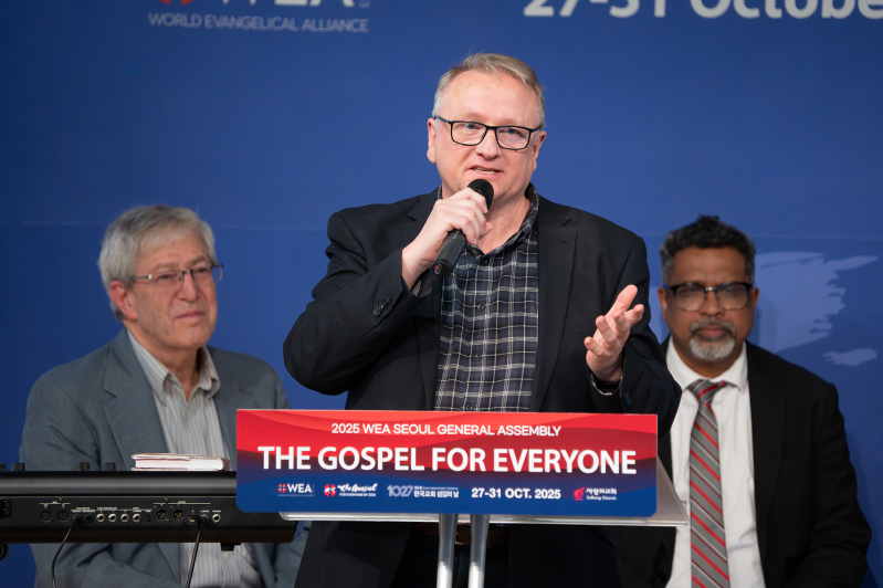 Alan Charter, Facilitator of the Global Children’s Forum, speaks during the panel on “Celebrating the Gospel in Disciple Making” on the final day of the World Evangelical Alliance General Assembly in Seoul, South Korea, Oct. 31, 2025.