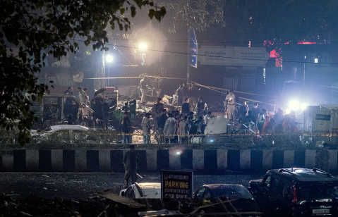 Police and emergency teams work at the blast site on November 10, 2025 in Delhi, India.