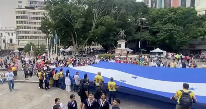 In Tegucigalpa and other cities, evangelical and Catholic leaders held prayer gatherings calling for social calm, respect for the popular will, and a violence-free electoral process ahead of the Nov. 30 vote.