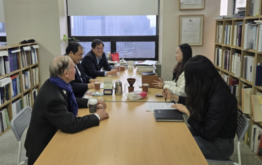 Representatives of the Korean Christian Public Policy Council meet with officials from the Korea Heritage Service responsible for World Heritage policy to discuss the potential UNESCO documentary heritage nomination of EXPLO ’74.
