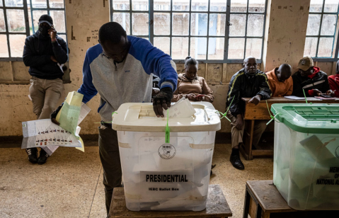 NAIROBI, KENYA — Voters place ballots into boxes at a Nairobi polling station during Kenya’s 2022 general election. The IEBC says lessons from that vote are shaping preparations for 2027.
