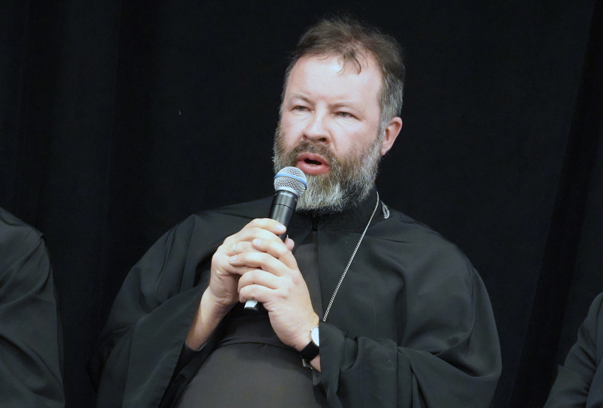The Rev. Andrey Kordochkin, a Russian Orthodox priest suspended by the Moscow patriarchate for opposing Russia’s invasion of Ukraine, speaks at the International Religious Freedom Summit on Feb. 3, criticizing state-mandated prayers that frame the war as