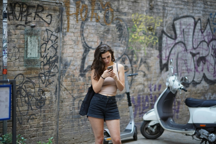 girl with a cellphone