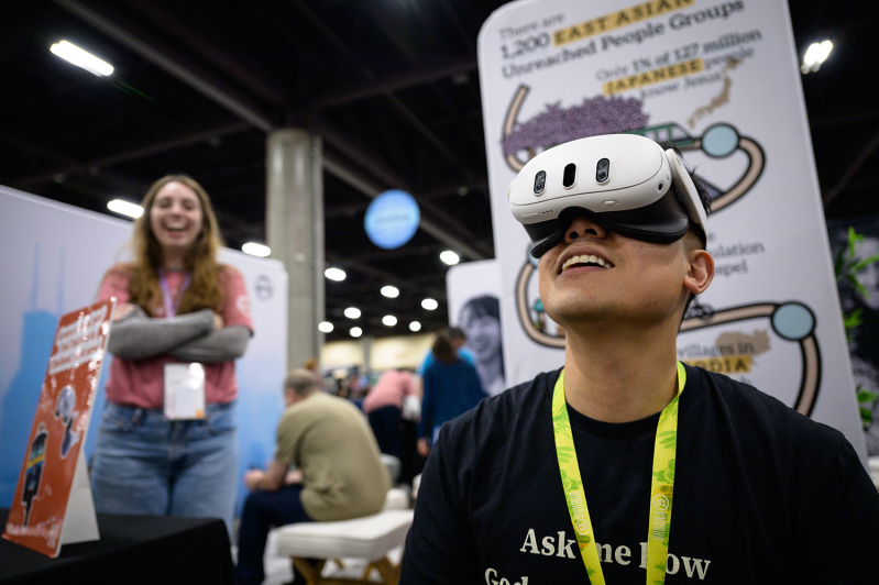 A student wearing virtual reality goggles during Urbana 25 in Phoenix, Arizona. Leaders at InterVarsity’s 27th student missions conference emphasized that Gen Z’s hyperconnected worldview is reshaping how the next generation engages in global Christian mi