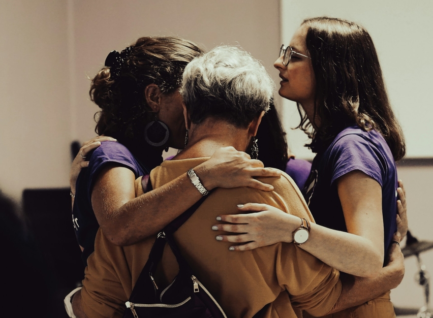 women praying