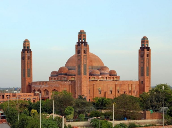 Grand Jamia Mosque in Bahria, Lahore, Pakistan.