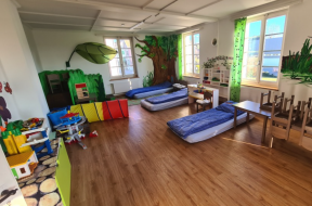 Private households and community networks across Switzerland have played a key role in hosting refugees from Ukraine, with new government findings highlighting the positive impact of such arrangements on integration and social cohesion.