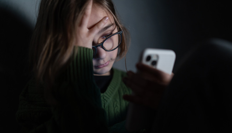 Distressed online child